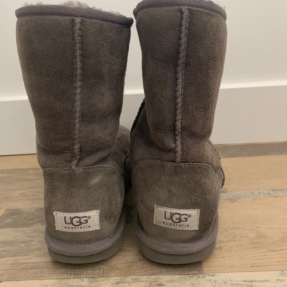 Used Brown UGGS - Picture 2 of 8